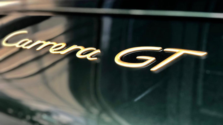Porsche Classic has restored a beautiful green and gold Carrera GT