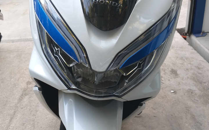 Front end of the Honda PCX Electric