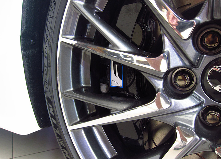 White Lexus RC F 2020 brake pads