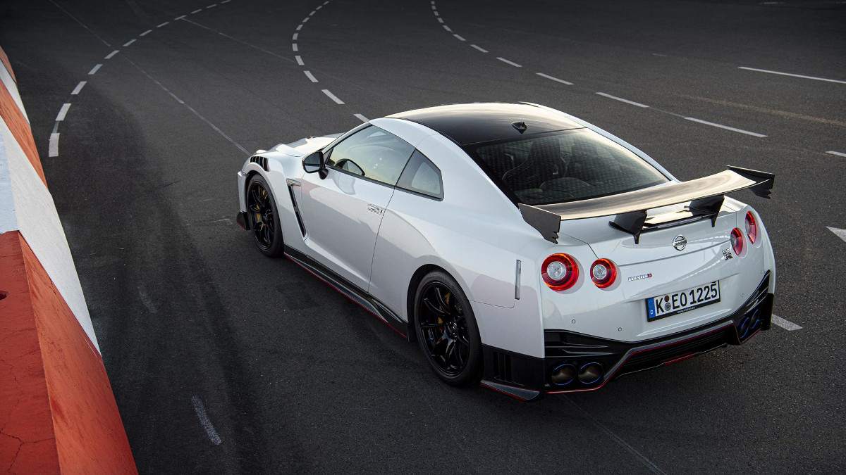 2020 Nissan Gt R Nismo Review Price Photos Features Specs