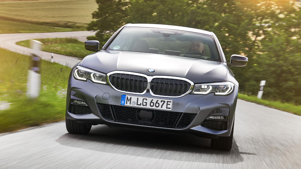 2020 BMW 330e: Review, Price, Photos, Features, Specs