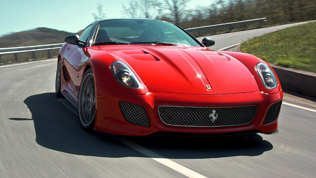 Ferrari 599 GTO красная