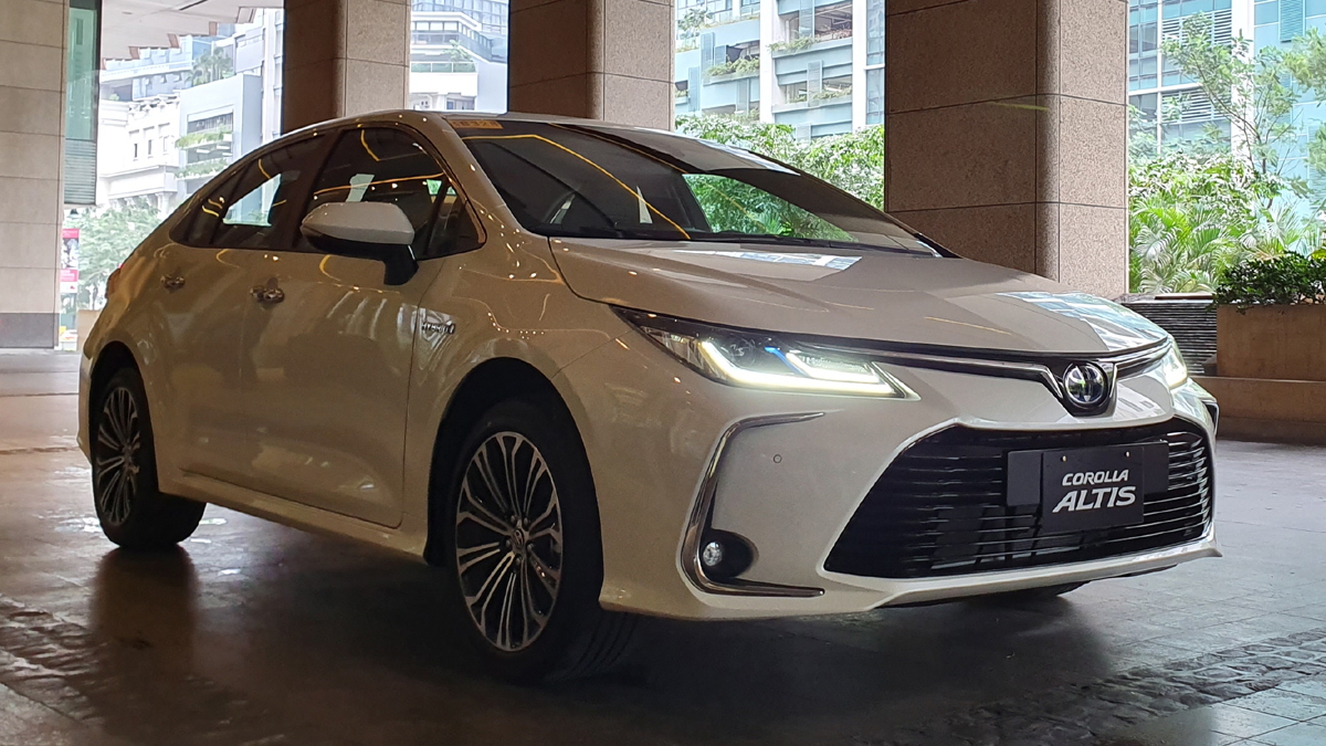 2020 Toyota Corolla Altis 1.8 V Hybrid: Specs, Prices, Features