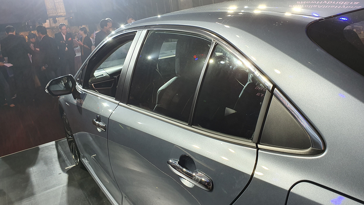 Toyota Corolla Altis 2020 side mirror back