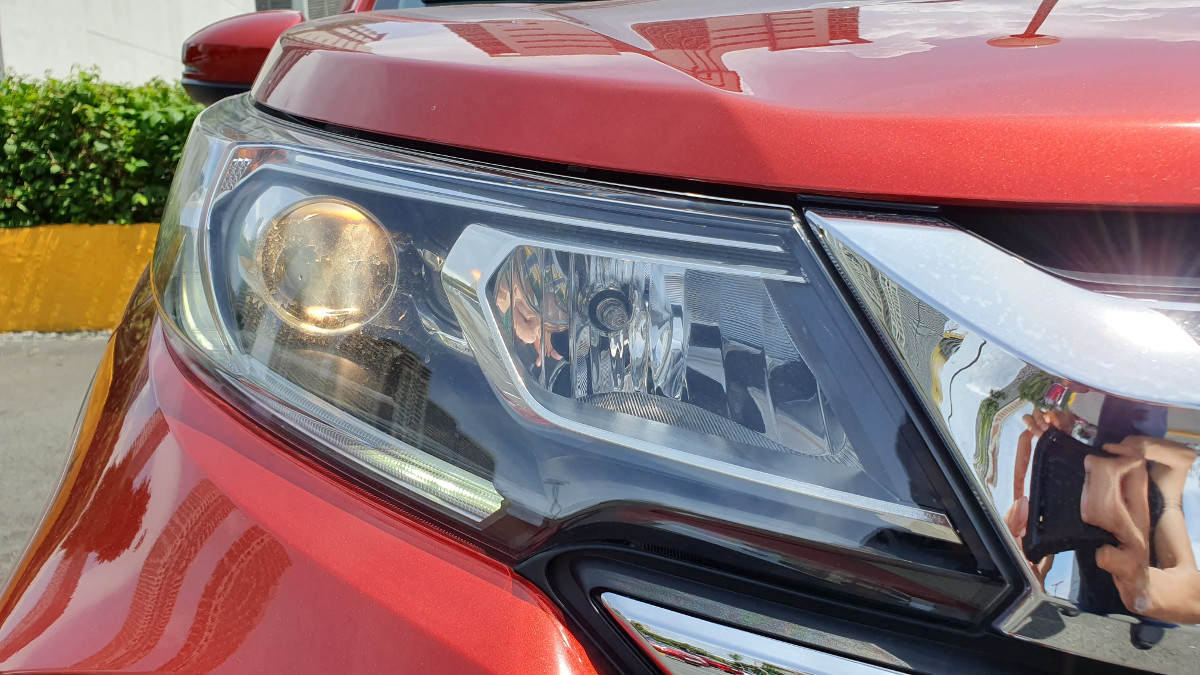 Honda BR-V headlight close up right