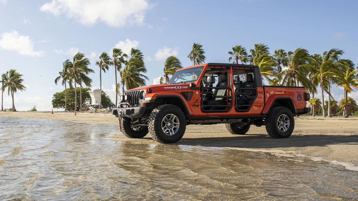 Jeep Wrangler пляжный