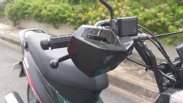 Side mirror of the Honda XRM 125 DS