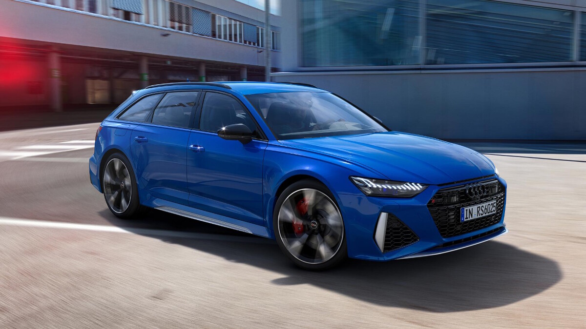 The Audi RS6 dons the RS2’s signature Nogaro Blue paint job