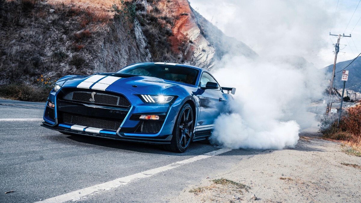 Ford Mustang Shelby бернаут