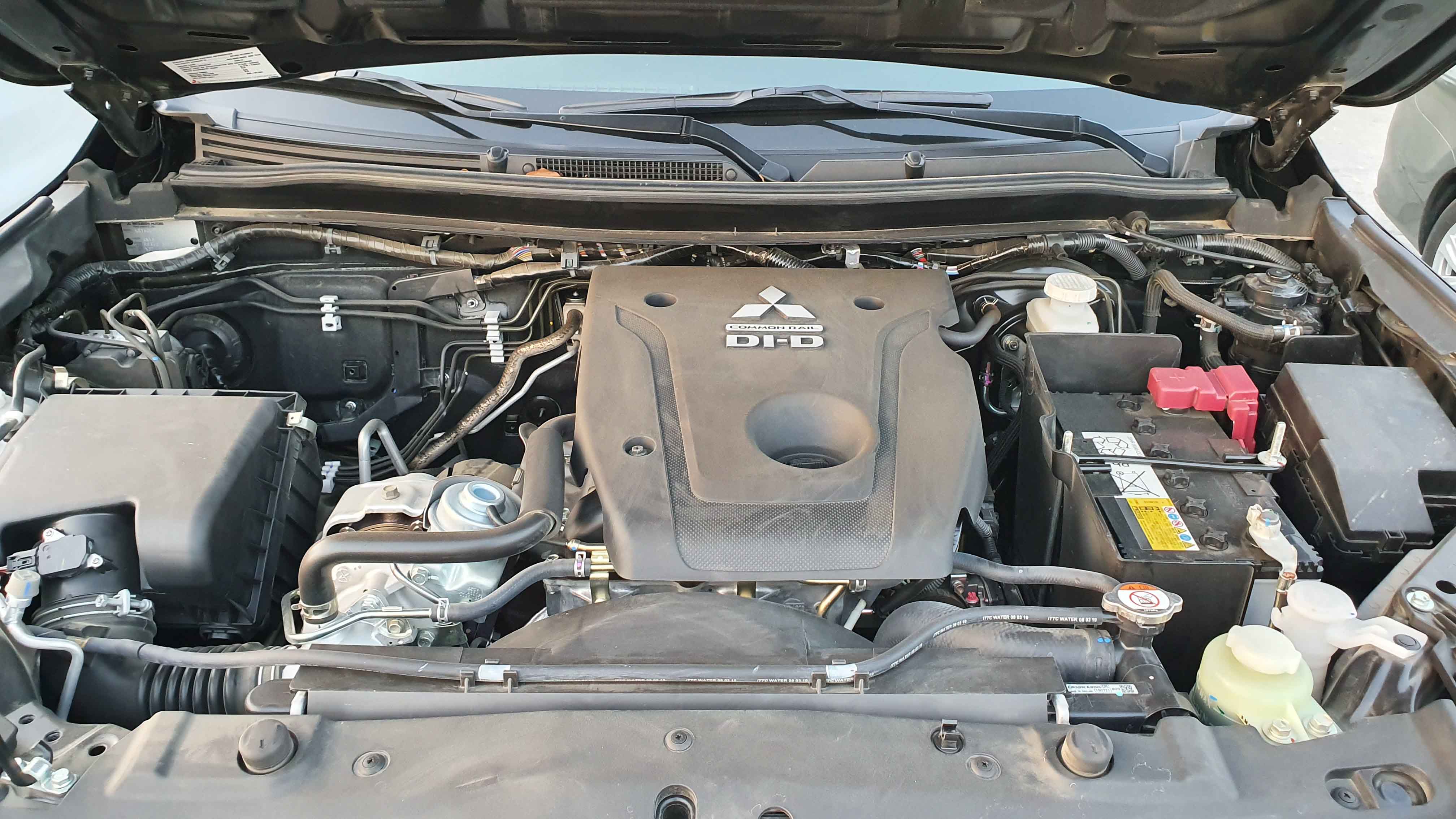 Mitsubishi Montero Sport engine