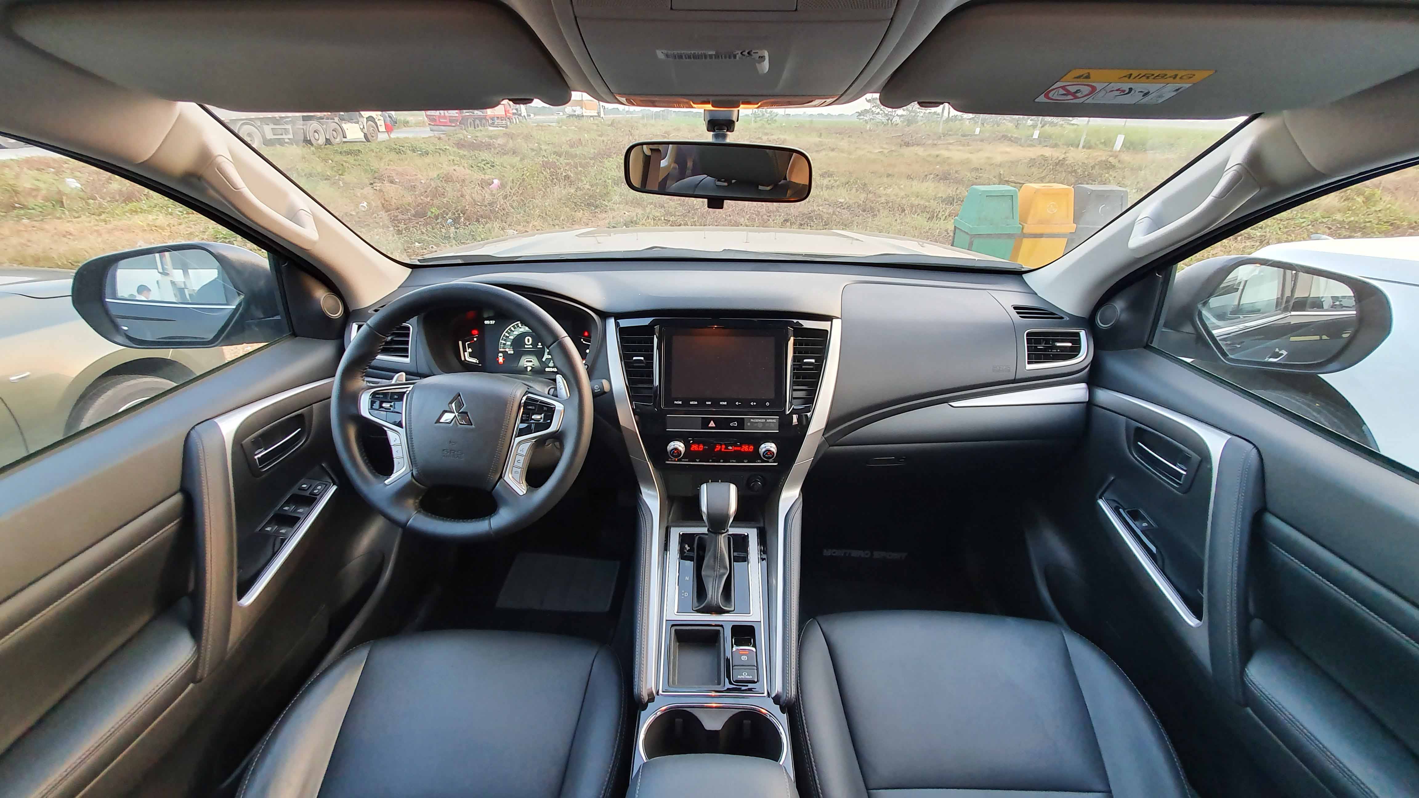 Mitsubishi Montero Sport interior