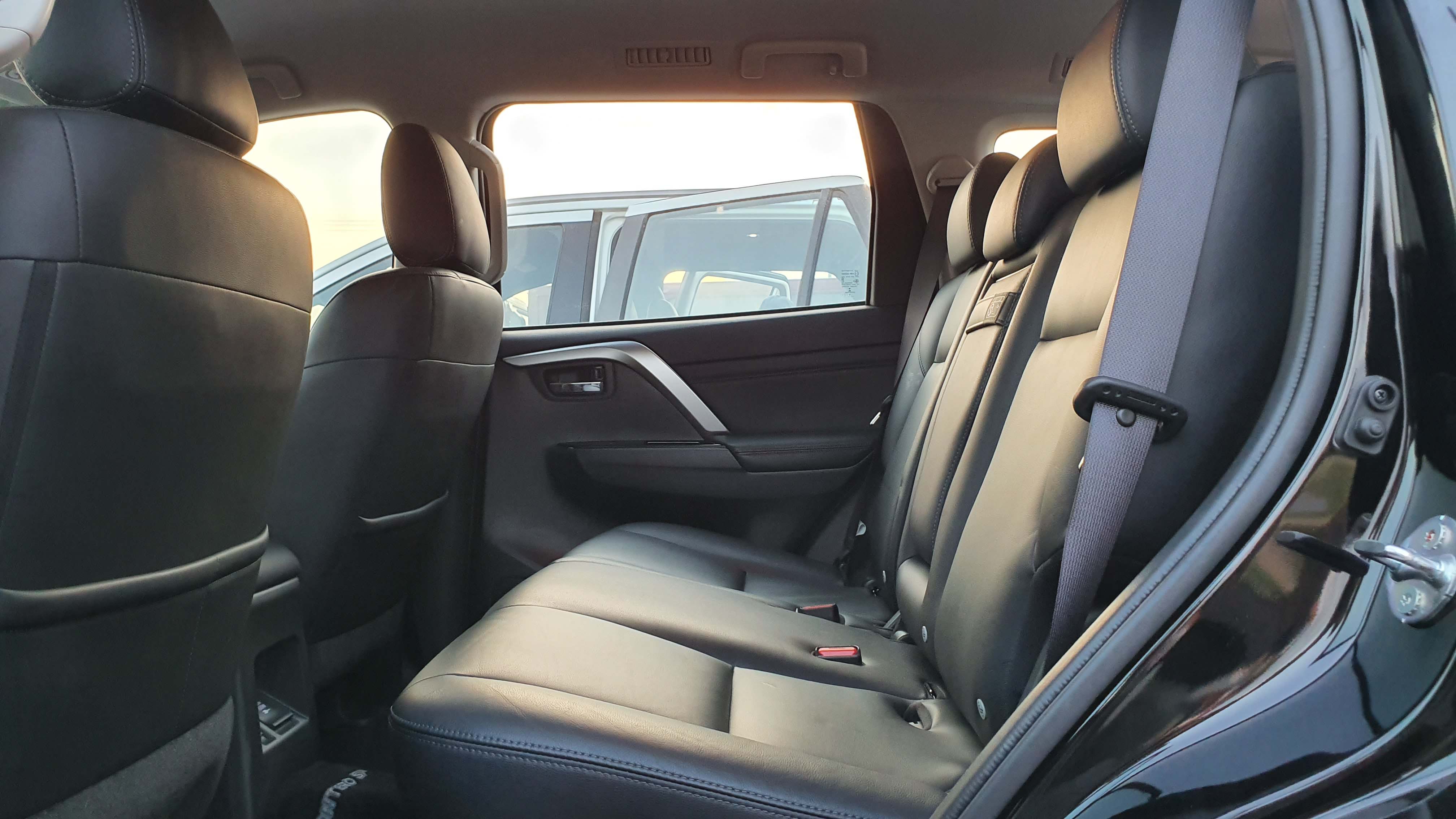 Mitsubishi Montero Sport passenger seat