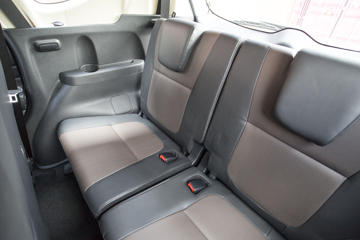 Mitsubishi Xpander Cross backseat