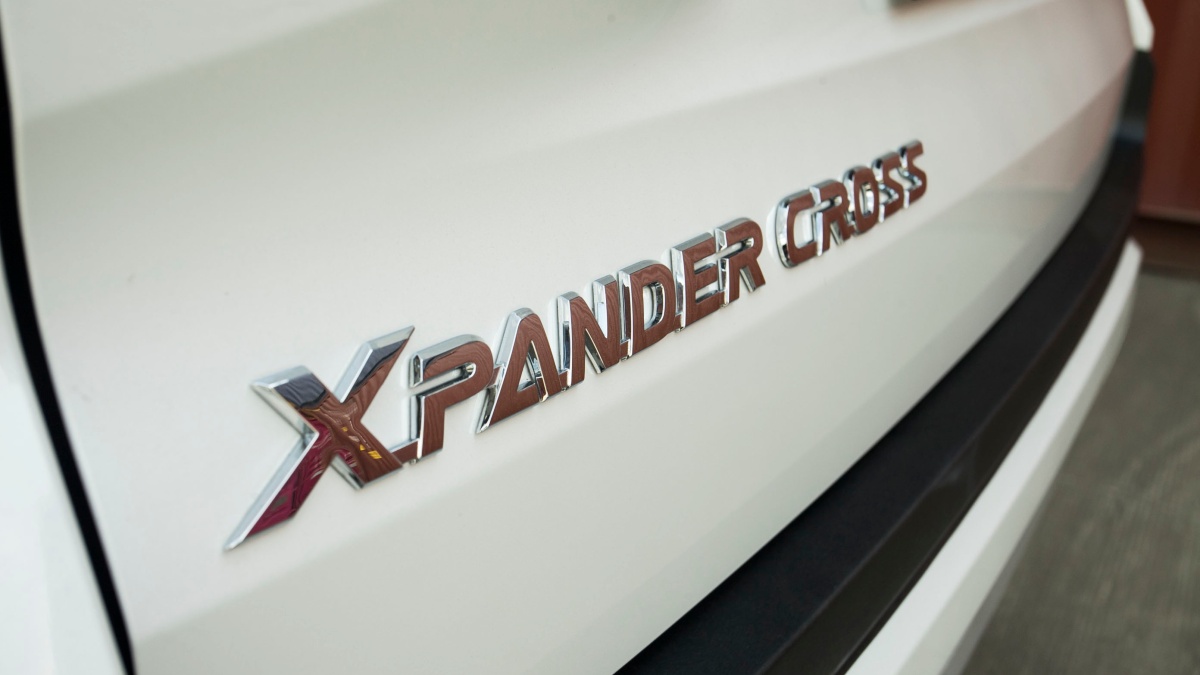 Mitsubishi Xpander Cross logo badge