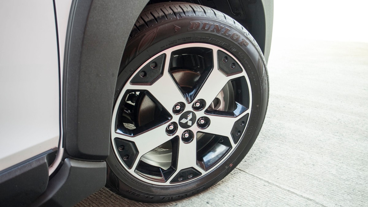 Mitsubishi Xpander Cross tire