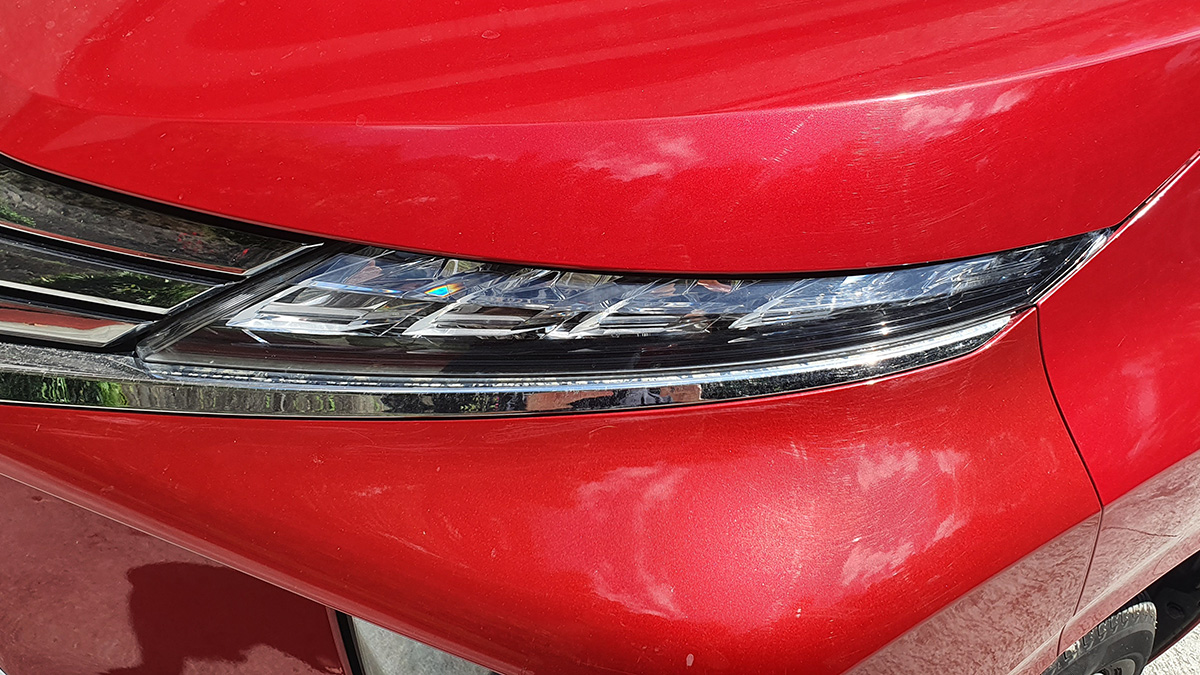 Mitsubishi Xpander GLS headlight close up