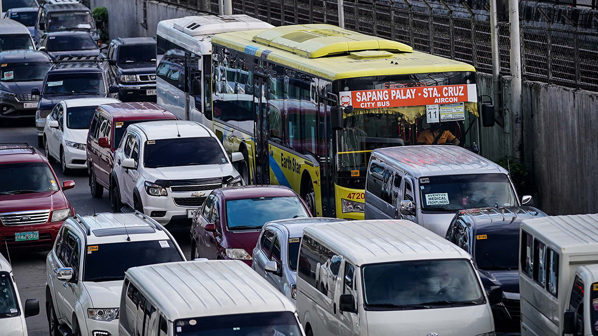 Sea of cars, buses flood EDSA on day one of GCQ