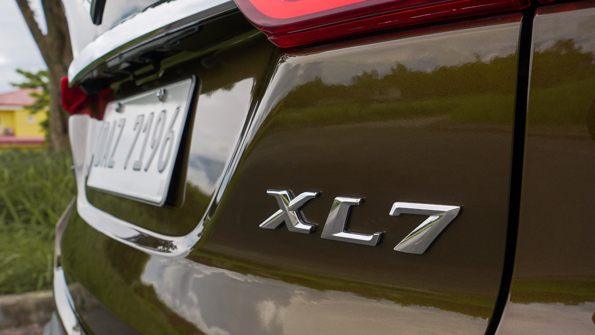 Suzuki Xl7 2020 logo close up