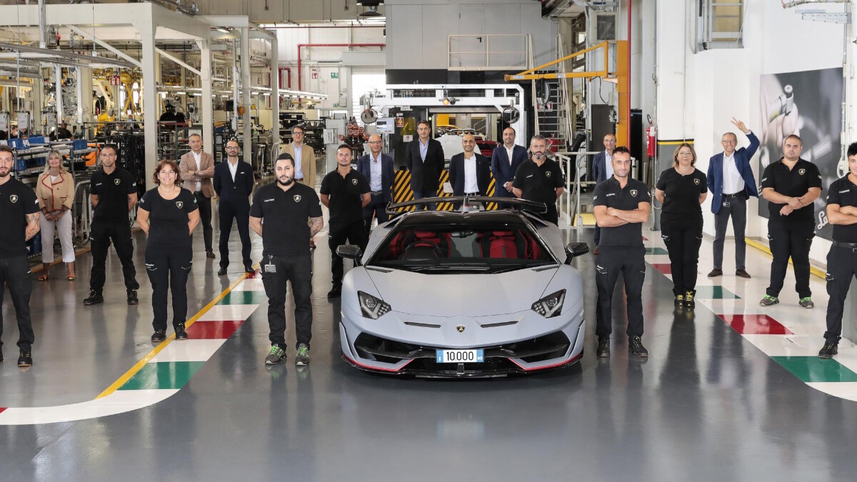 Lamborghini Aventador hits 10,000 sales after nine years