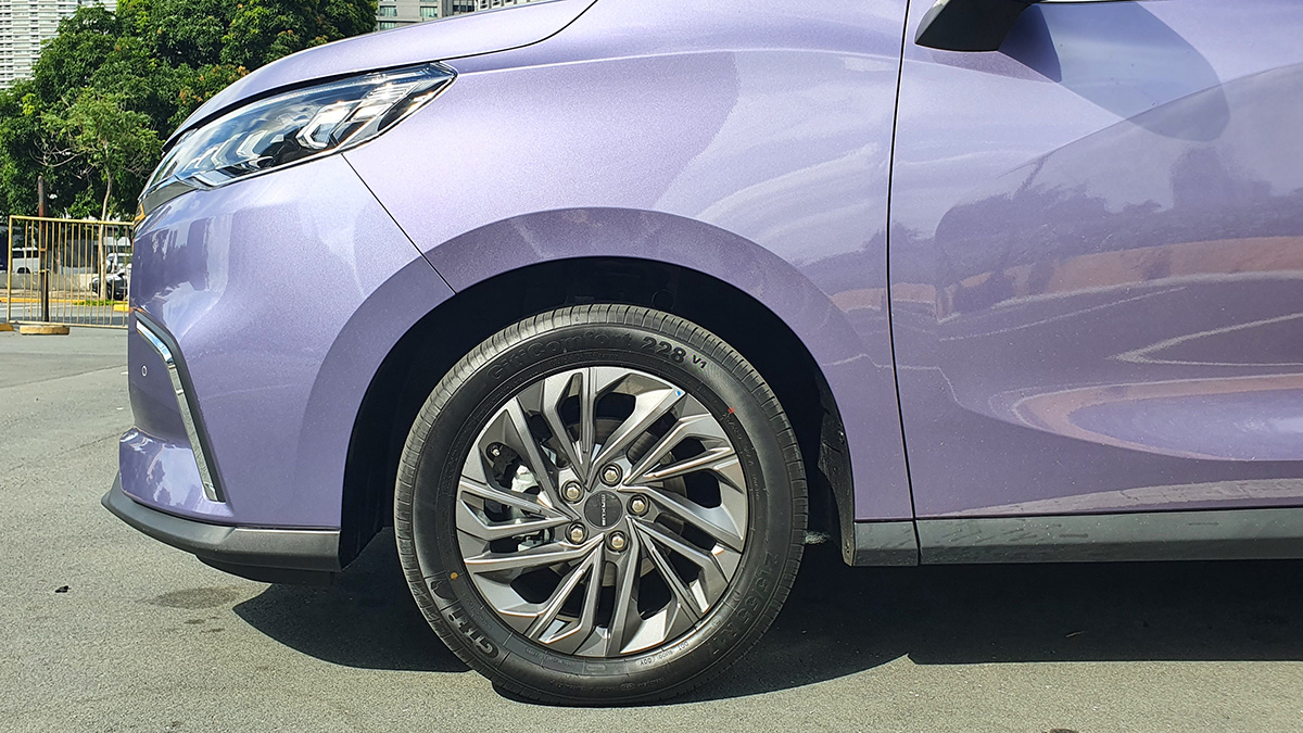 purple Maxus G50 2020 tire exterior