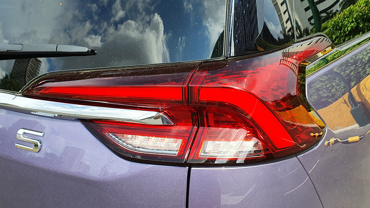 purple Maxus G50 2020 taillight closeup