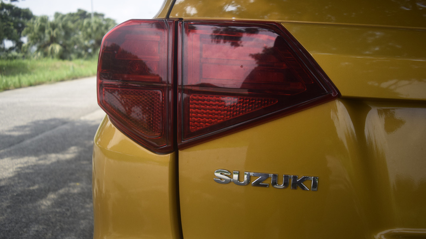 Suzuki Vitara 2020 tail light close up left