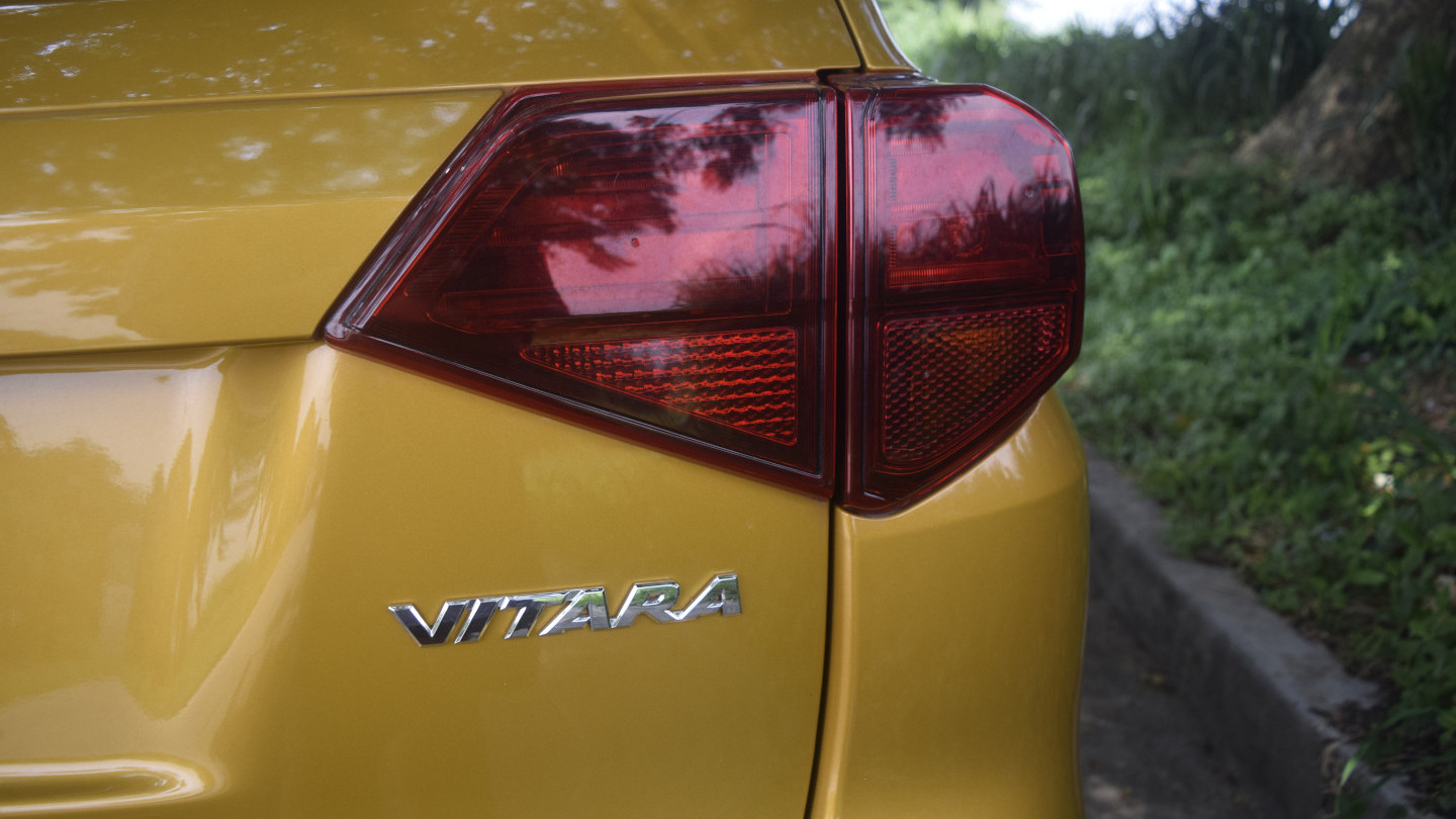 Suzuki Vitara 2020 taillight closeup right
