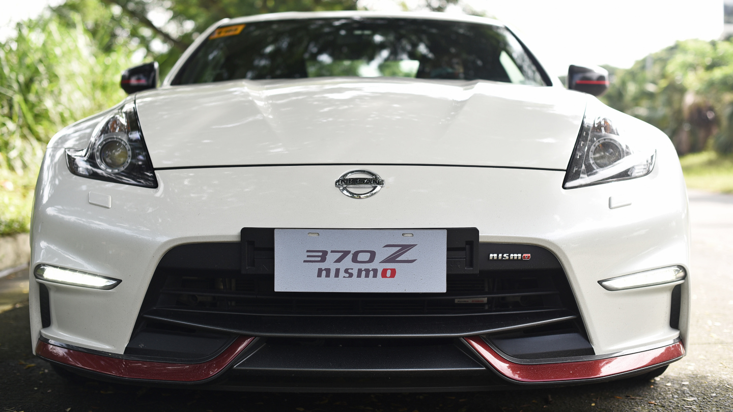 Nissan 370z Nismo 2021 front close up exterior