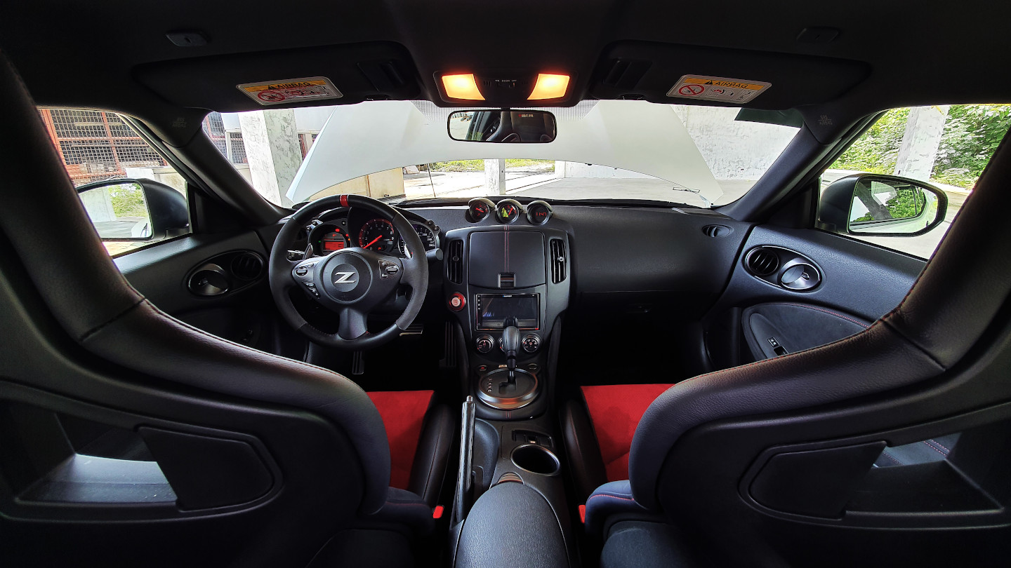 Nissan 370z Nismo 2021 interior