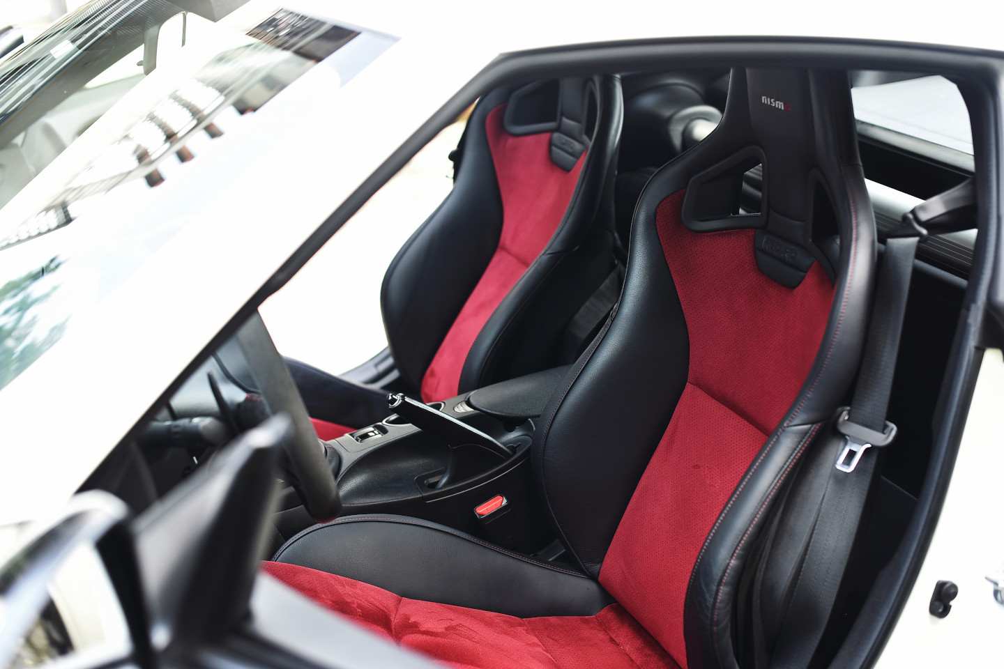 Nissan 370z Nismo 2021 interior seats