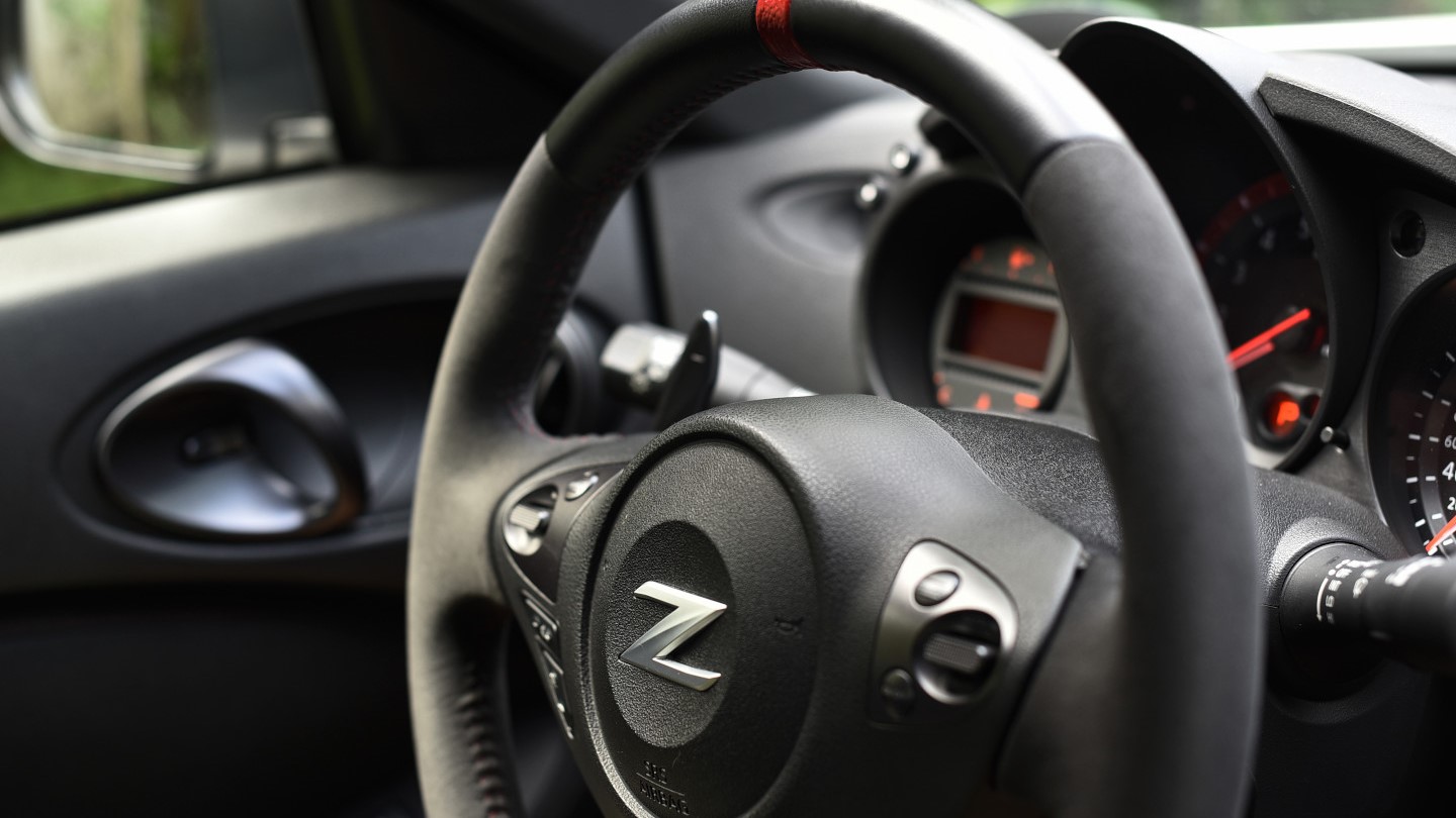 Nissan 370z Nismo 2021 steering wheel