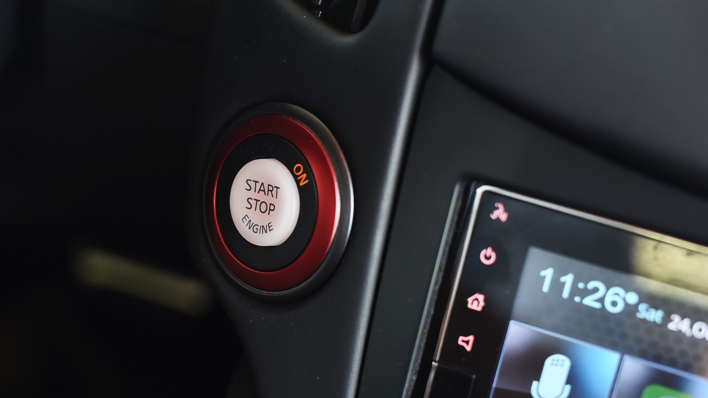 Nissan 370z Nismo 2021 engine start stop button