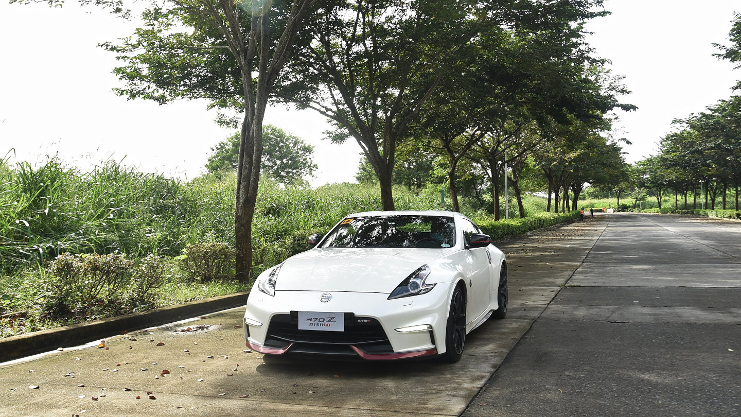 Nissan 370z Nismo 2021 under the trees