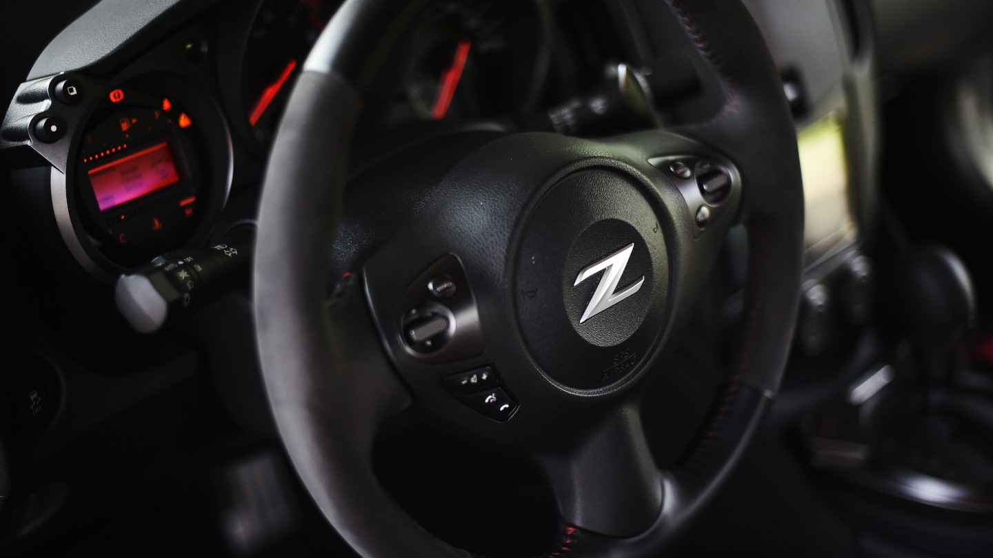Nissan 370z Nismo 2021 steering wheel