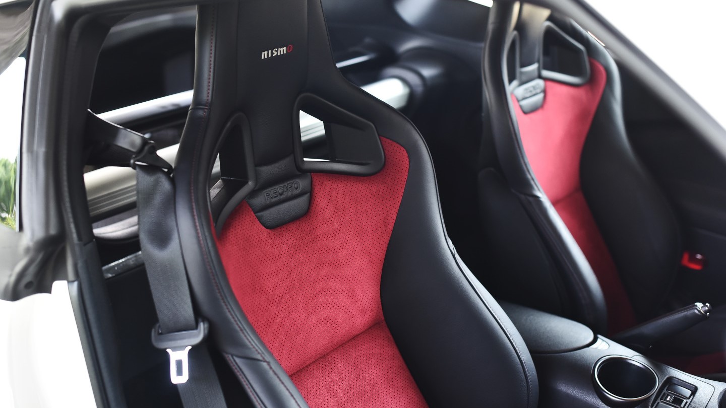 Nissan 370z Nismo 2021 seat