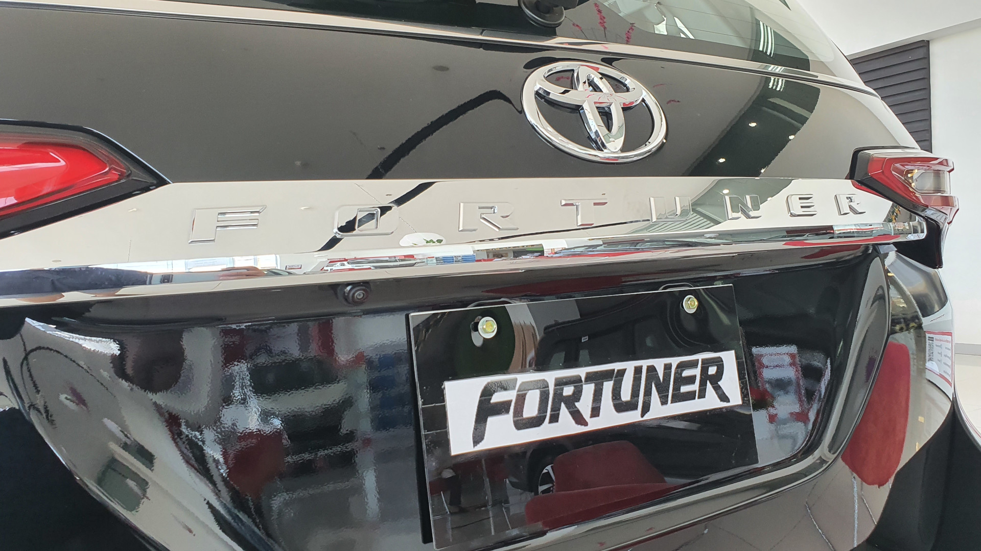 Toyota Fortuner Q 2021 variant back closeup