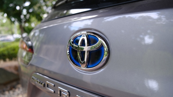 Toyota logo on the 2021 Toyota Corolla Cross