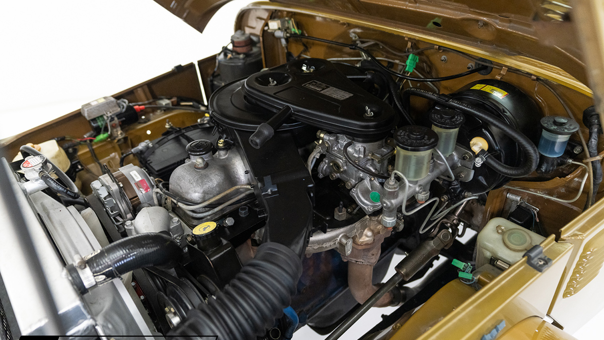 A Restored Toyota FJ40 - Engine