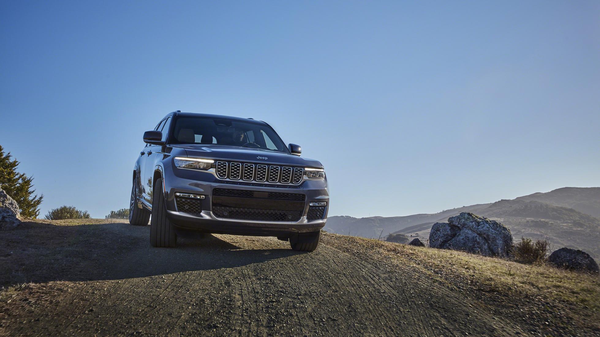 The Jeep Grand Cherokee L front detail