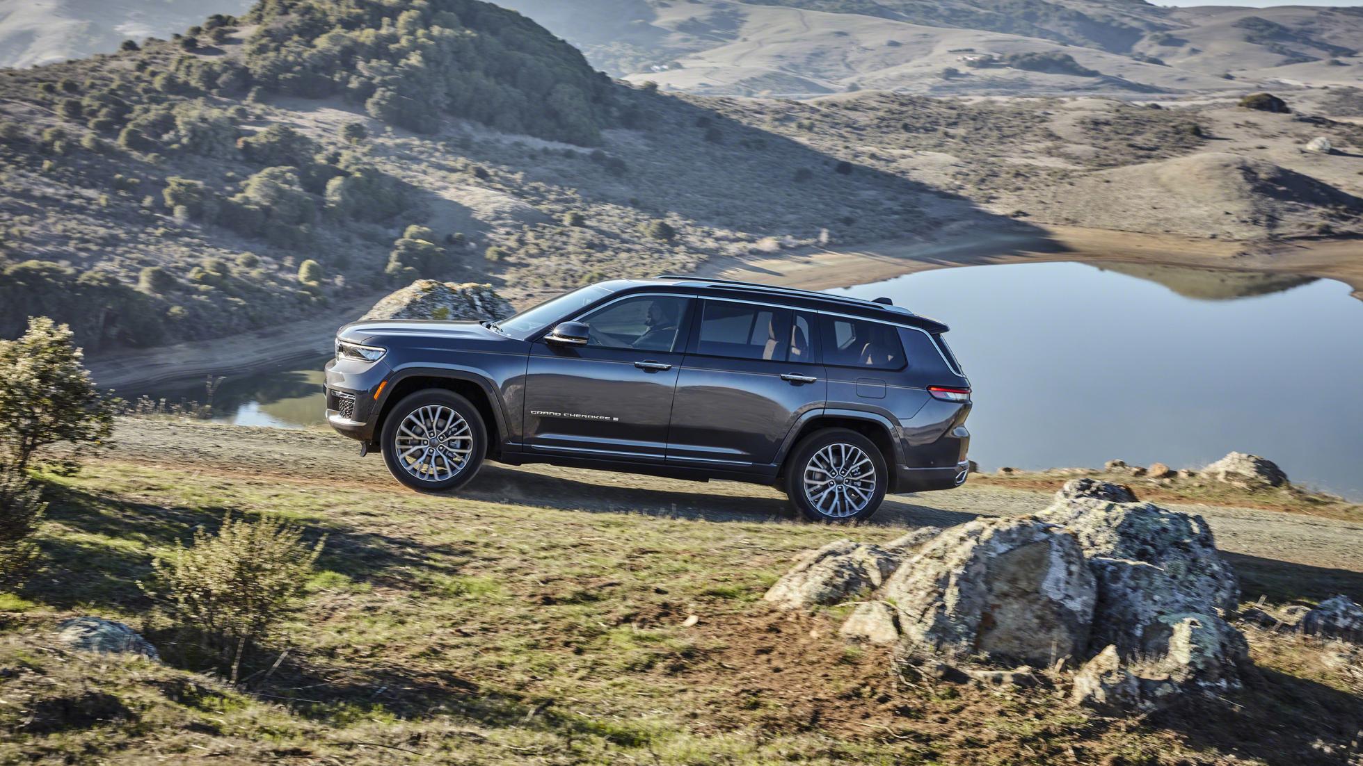 The Jeep Grand Cherokee L outdoors