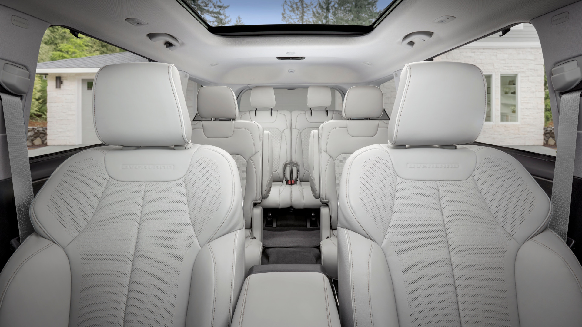 The Jeep Grand Cherokee L passenger seats