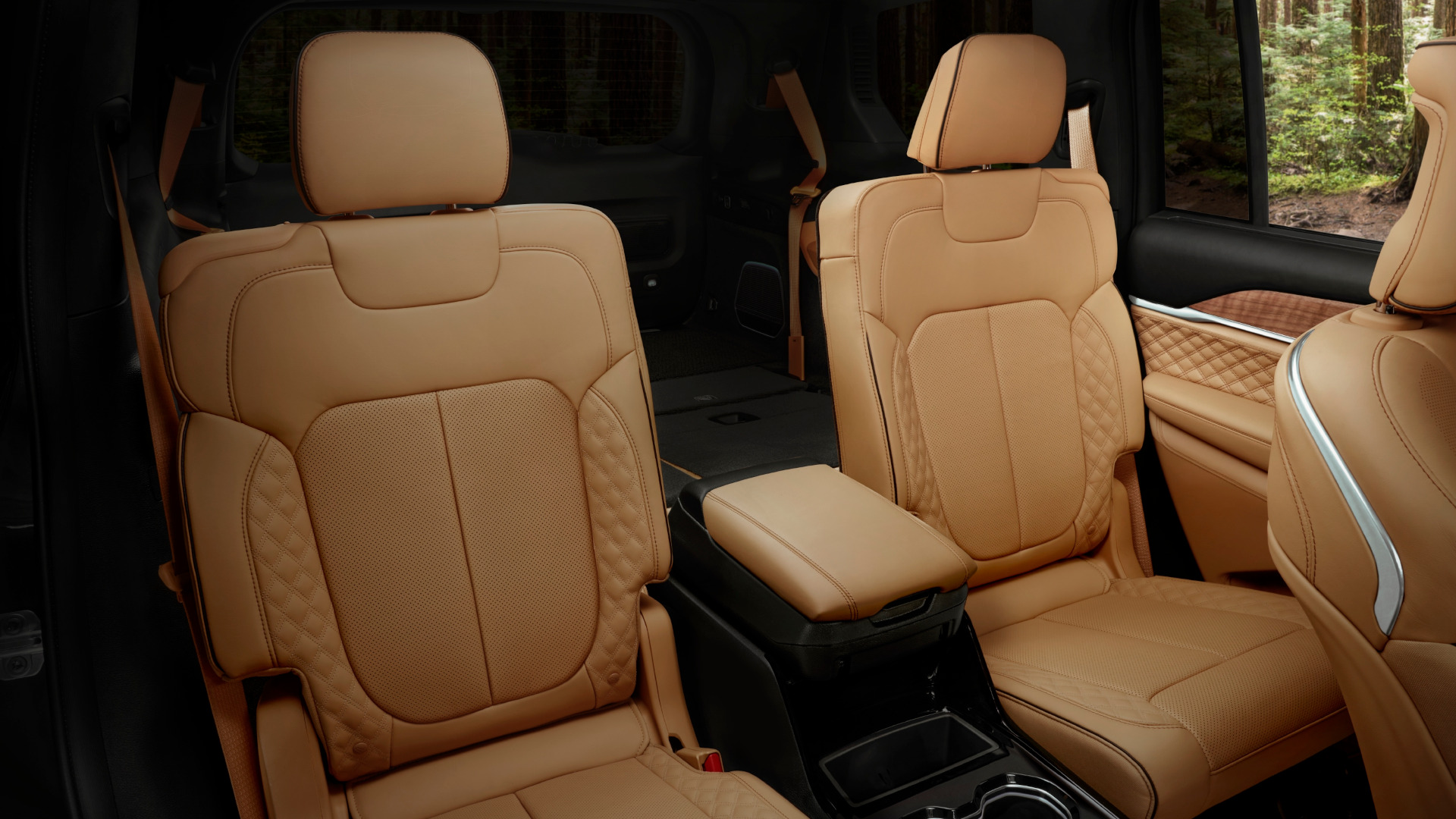 The Jeep Grand Cherokee L backseat