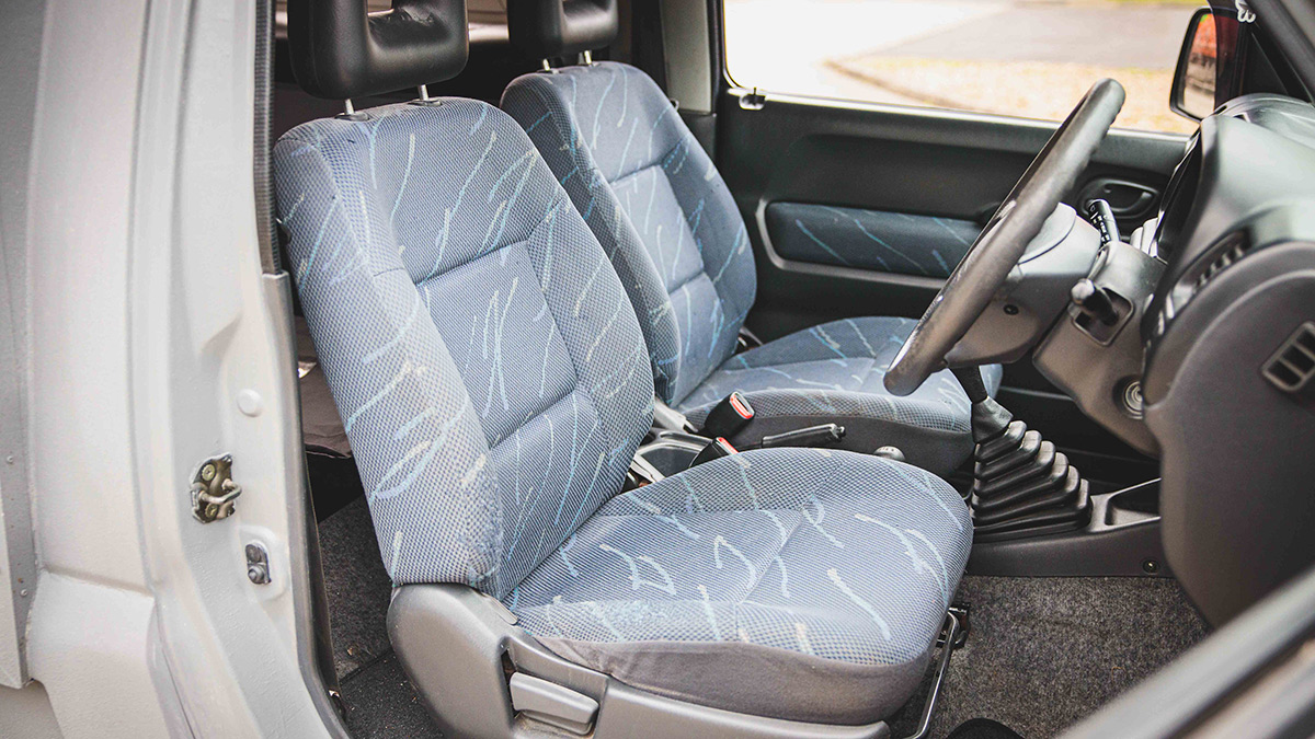 Suzuki Jimny - Front Seats