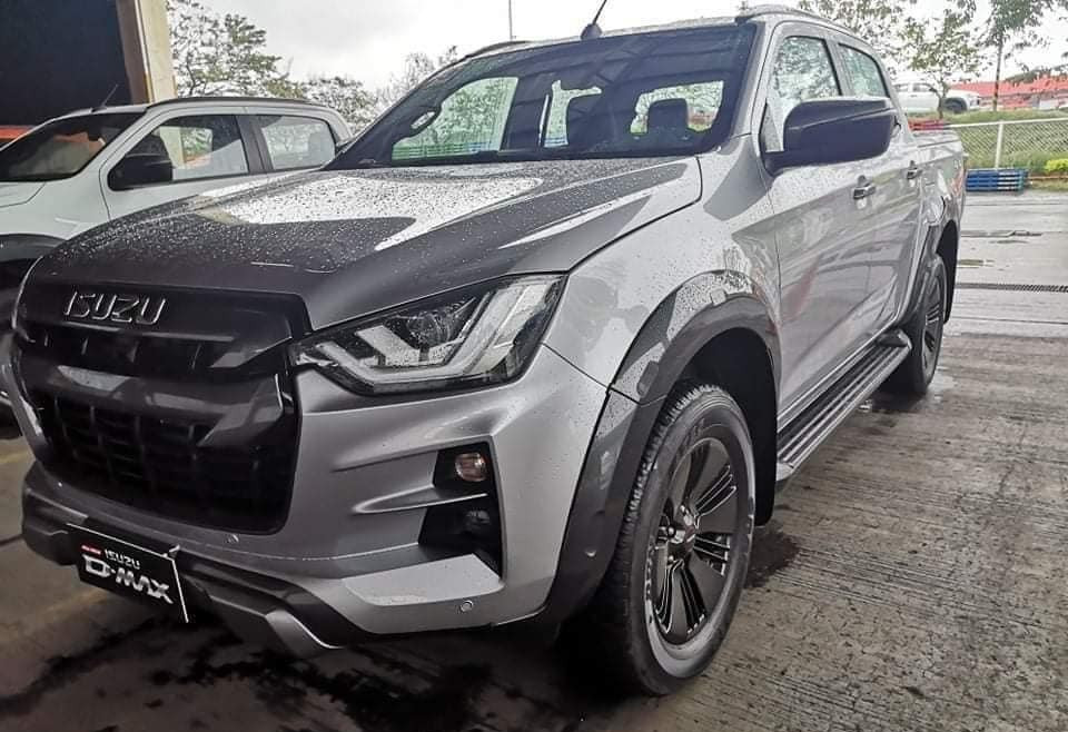 The Isuzu D-Max silver angled front view