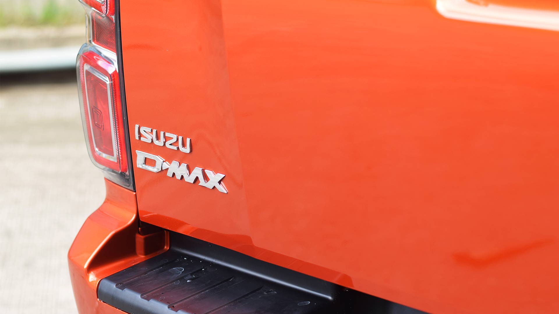 The 2021 Isuzu D-Max rear emblem