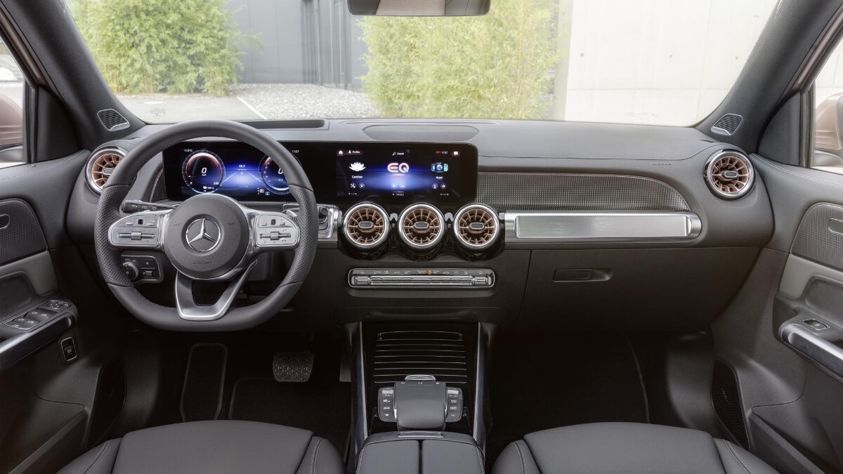 The Mercedes-Benz EQB Dashboard and Steering Wheel