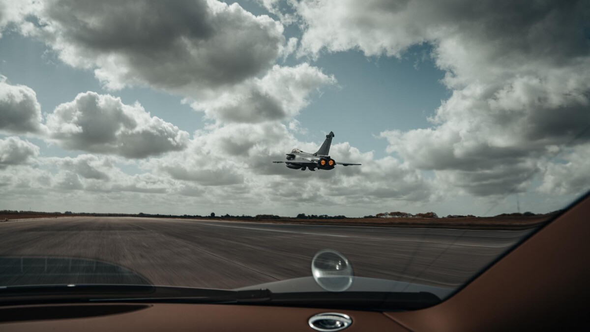 Bugatti chiron airplane