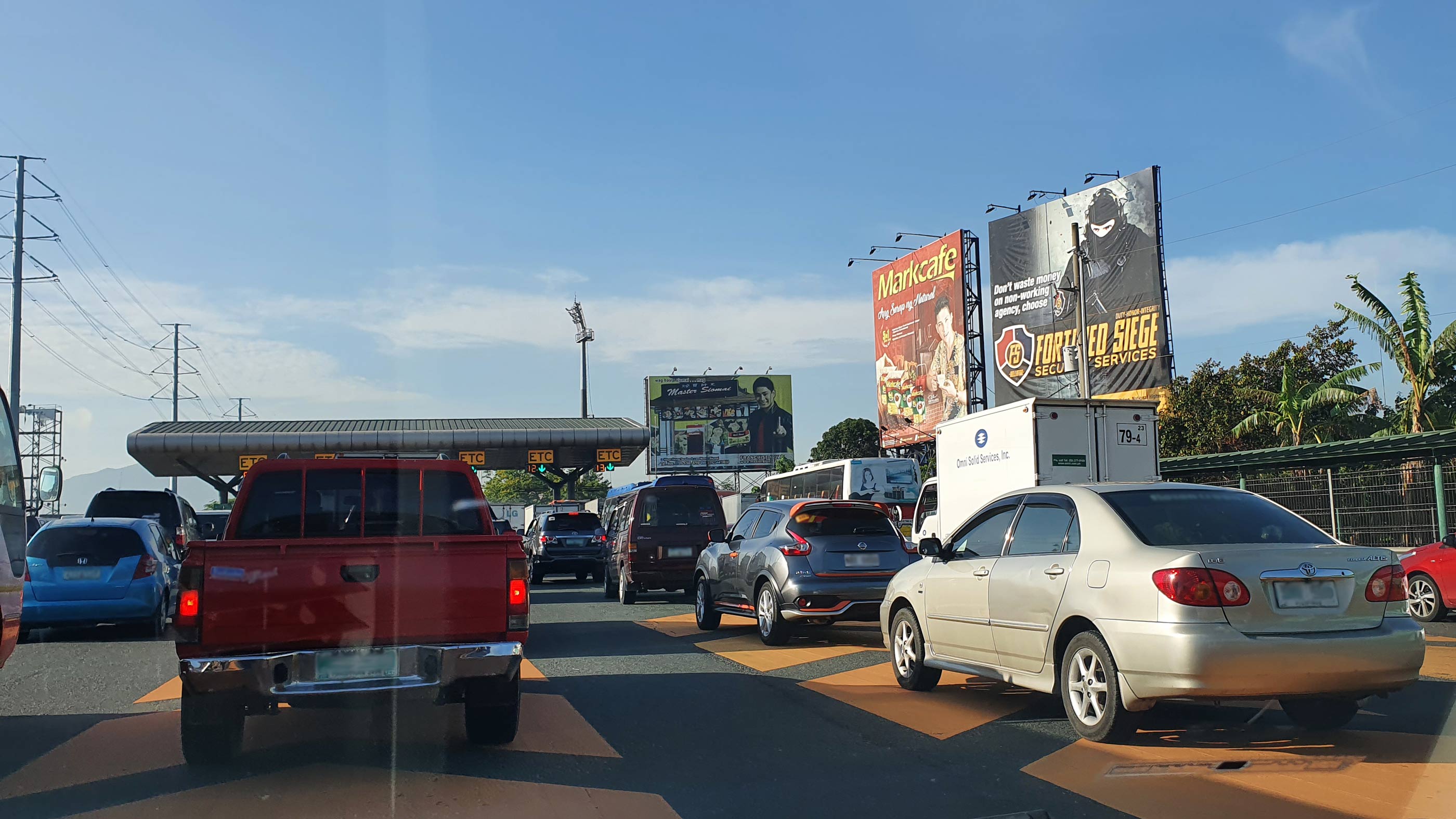 traffic on SLEX toll plaza