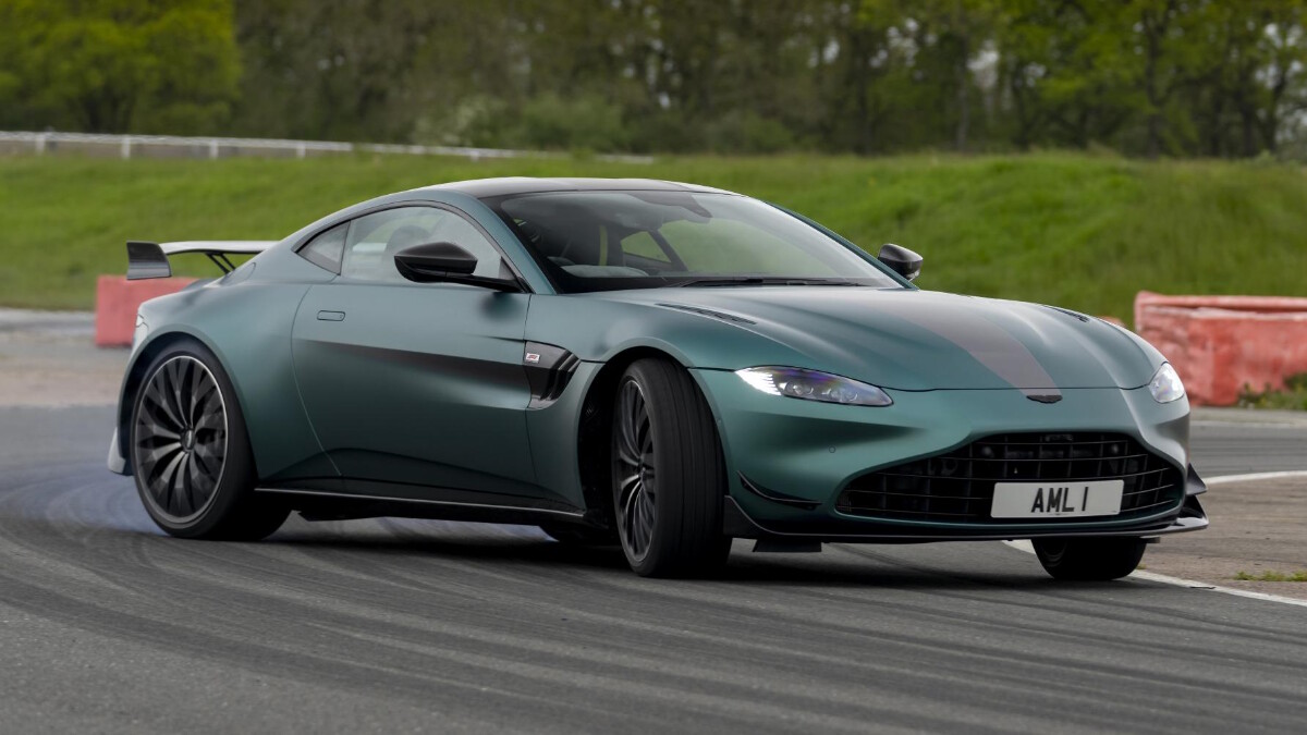 Aston Martin Vantage drift