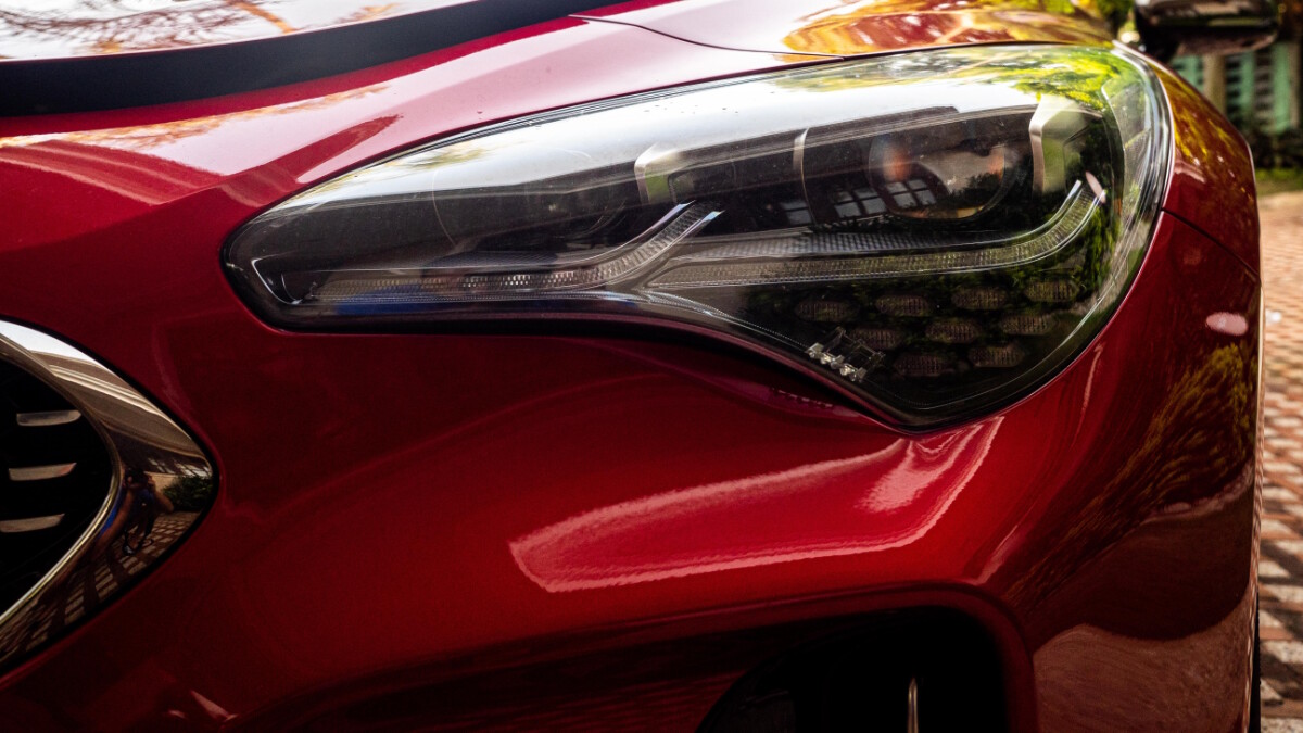 Kia Stinger GT 2020 headlight closeup